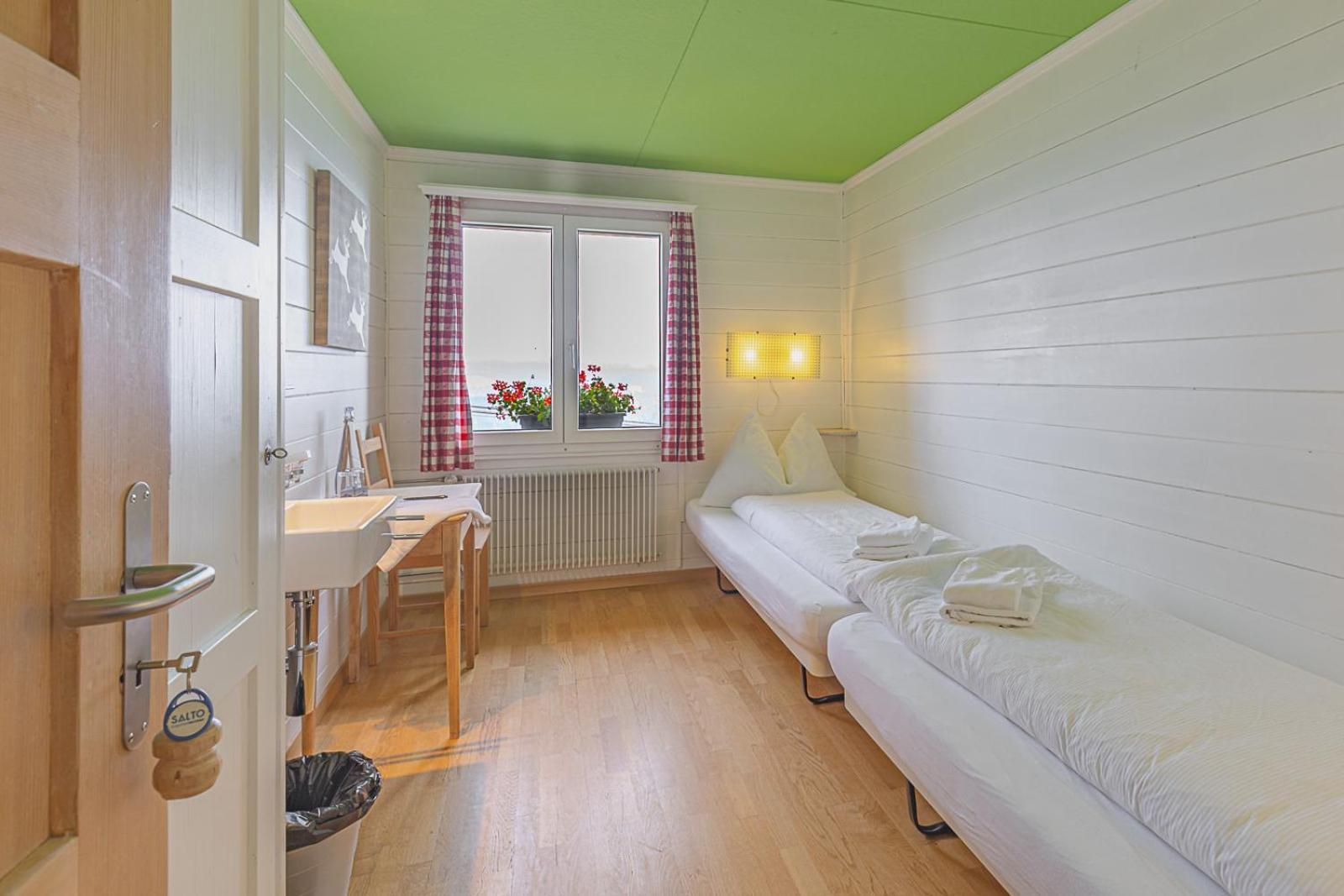 Berghaus Niederhorn Hotel Беатенберг Екстериор снимка