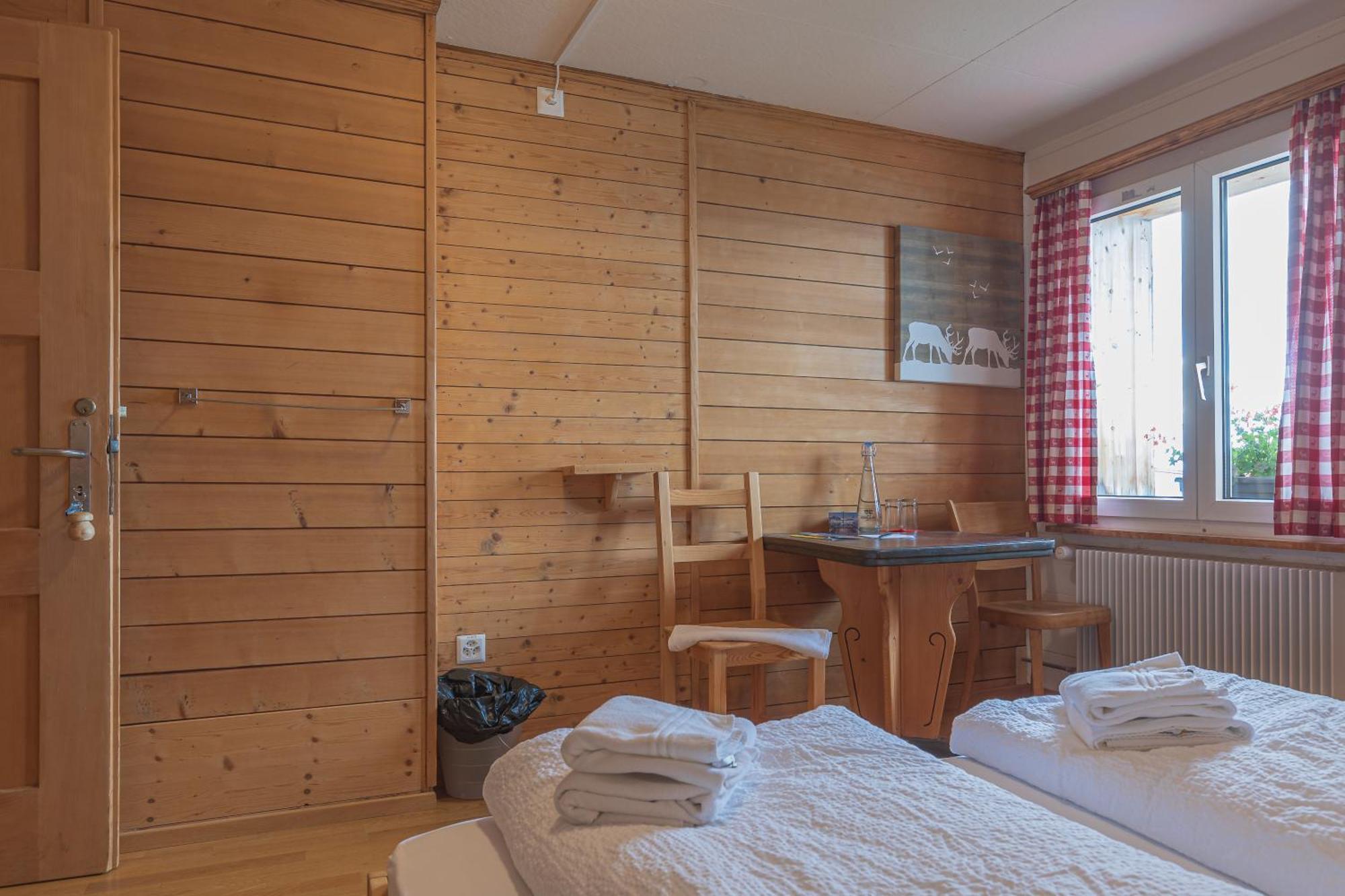 Berghaus Niederhorn Hotel Беатенберг Екстериор снимка